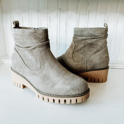 Dashing Sueded Boot - Grey