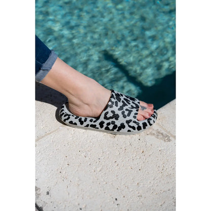Casual Slide - Grey Leopard